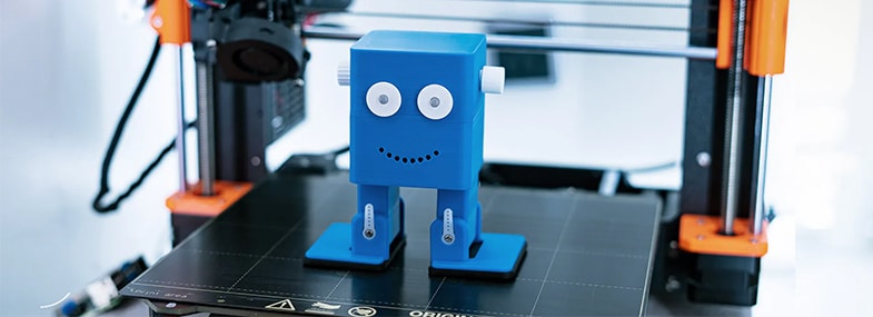 Technik-Workshops, kleiner, blauer Roboter KARL